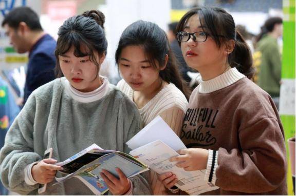什么为什么上大学后，女大学生的颜值会有很大变化？过来人道出实情