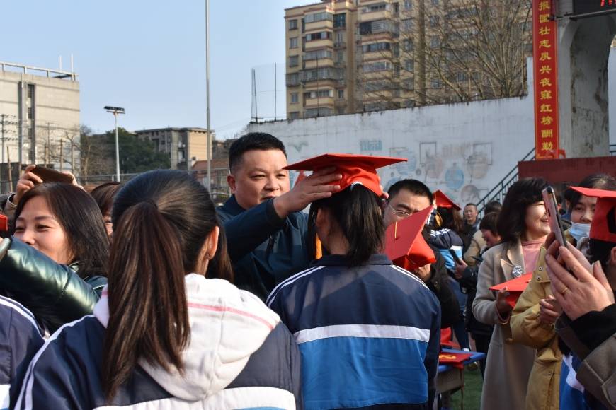 湘机中学举行2022届高三成人礼暨高考百日誓师大会
