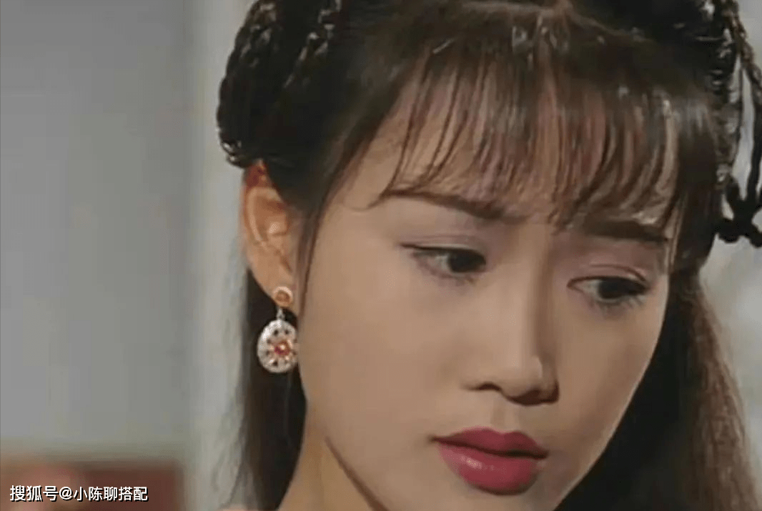 卷发塌鼻梁就一定很丑？知道这3个变美思路，提升气质显洋气