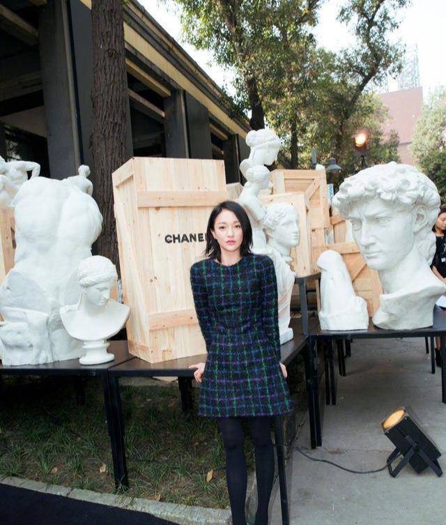 杭州武林广场“金马影后“周迅，19岁为爱痴狂选北漂，与现任丈夫实施“一家两制“