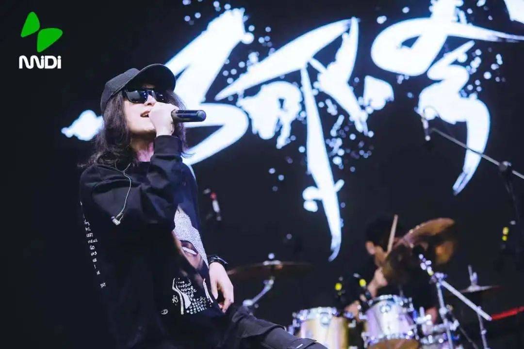 阿修罗乐队主唱泰然我希望女儿野一点但钢琴必须坚持学