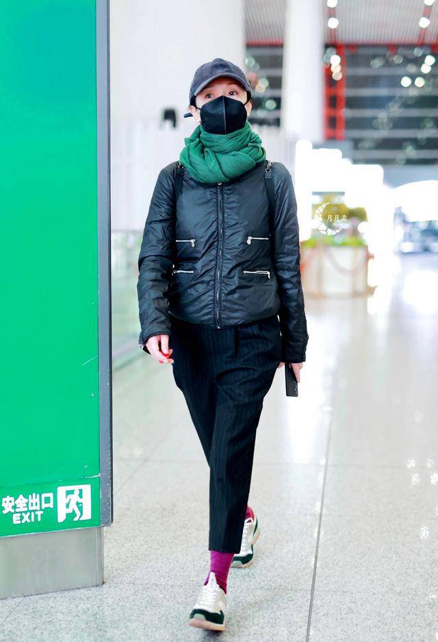 赵丽颖 新年刚开始，绿色就打败蓝色，成为新一季流行色