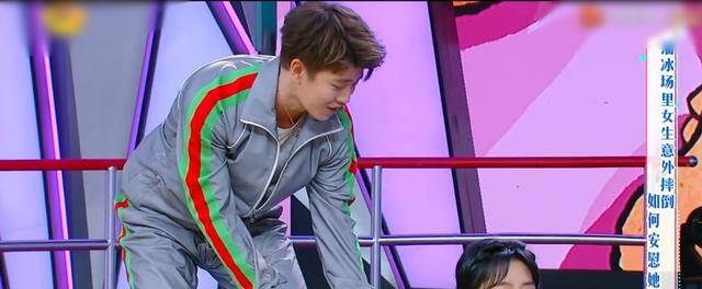 因为|任嘉伦与谭松韵同框，礼貌距离先抢镜，细节里展露已婚男士的素养