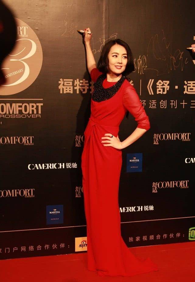 姜宏波 姜宏波气质大方，容颜不改身材依旧时尚，47岁却依旧单身