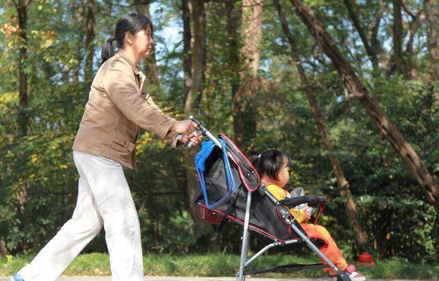 家长|放开三胎后，家长迎来两个“利好消息”，孩子教育、托育有保障