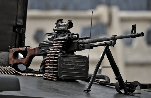 原创俄军王牌利器pkm是其最成功的一种通用机枪