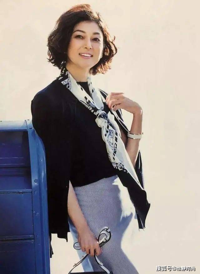 颜色 上了年纪的大妈,开春尽量别穿这3种衣服!廉价显老,拍照也很土