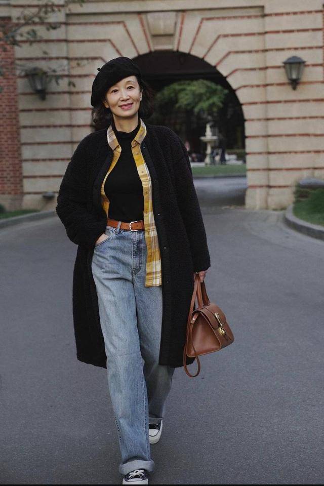 颜色 三木妈妈好品位,年近60,美丽不减