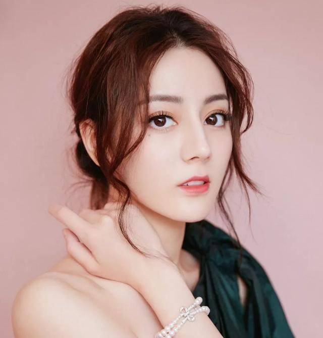 发型“发腮”成了女生们的集体恐惧，别慌！热巴的这3款发型来拯救你