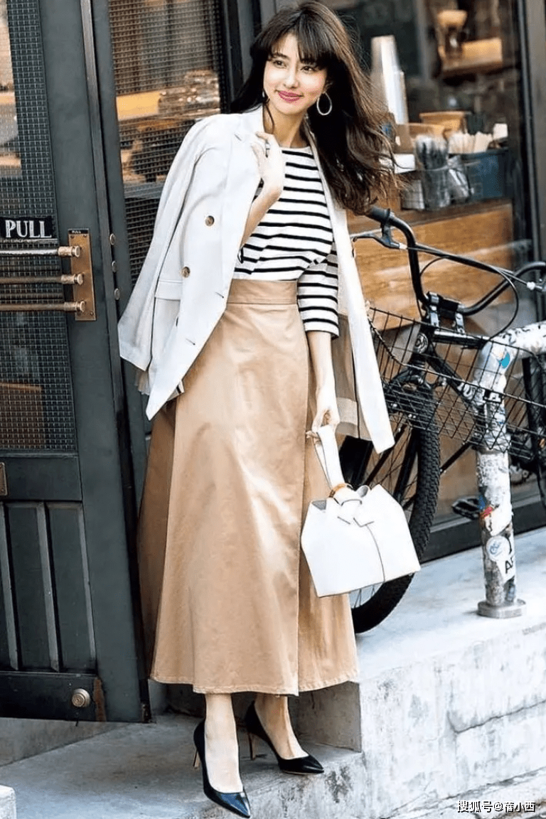 莫属 春天最火的“上衣”,可搭遍四季的穿搭造型,非“条纹衫”莫属