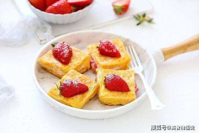 全麦|简单快手的早餐三明治,水果与酸奶完美结合,低脂营养一咬直爆浆