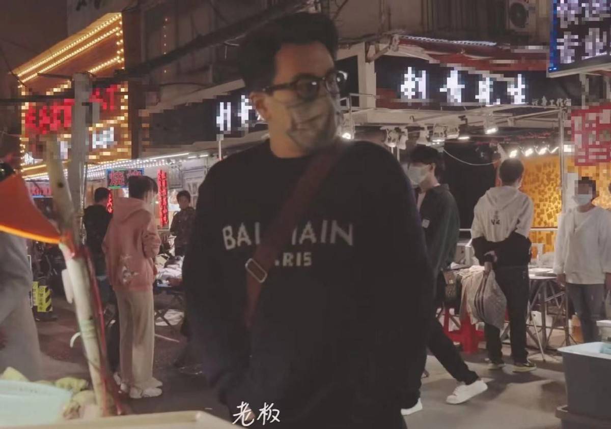 47岁刘恺威晒私下生活，在武汉夜市吃18块的路边摊，罕有人认出他_工作_女儿_什么