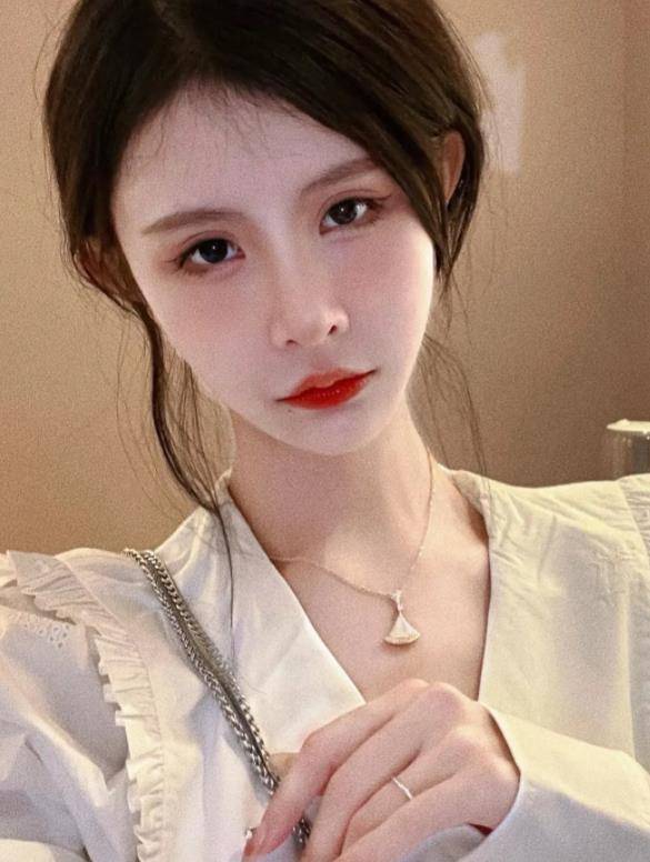 大胃王猫妹妹紧急辟谣生命垂危曾感谢干爹辛巴为她治病花上亿