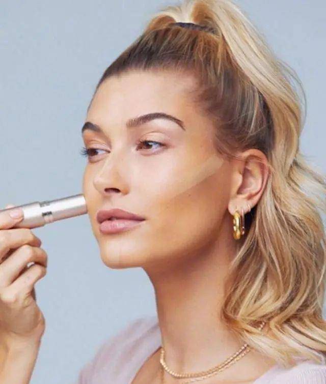 The明星扎堆建品牌,斯嘉丽·约翰逊创办护肤品The Outset