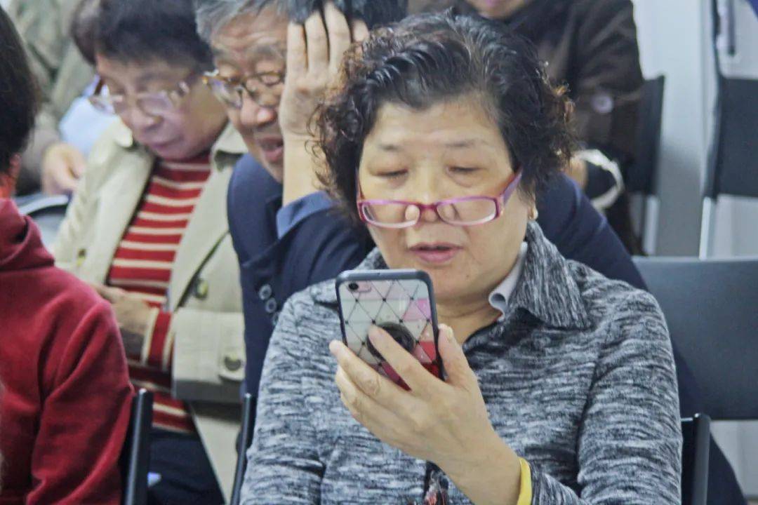 80岁的老同志，毕业于手机大学