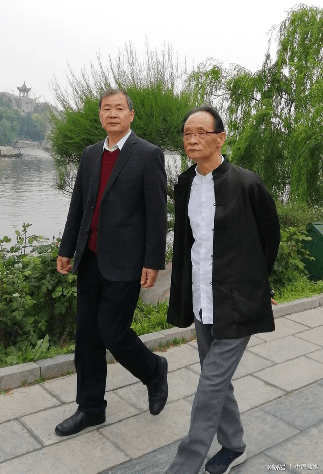 梁永和是环球名人文化协会副会长,《艺术春秋》杂志社社长.