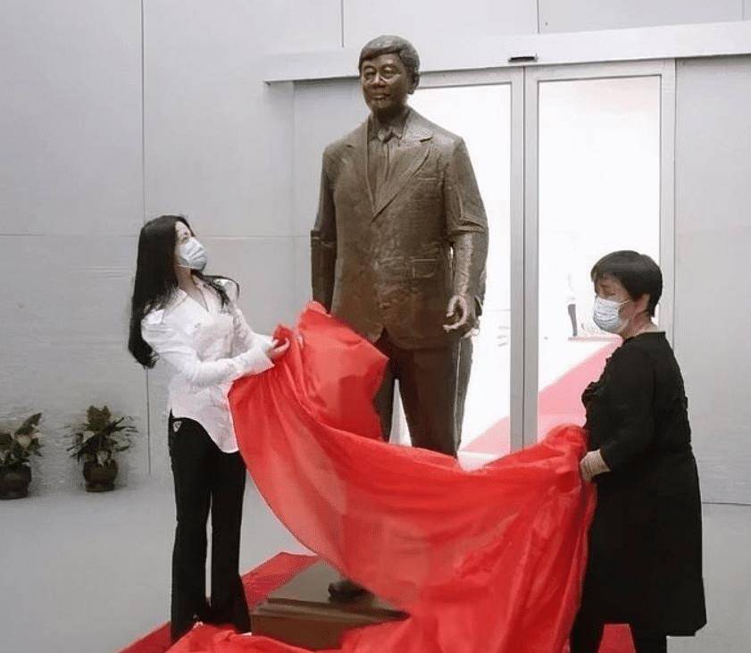 山东隐形首富,生前给16万员工盖房,自己却只用200元手机_张士平_工作