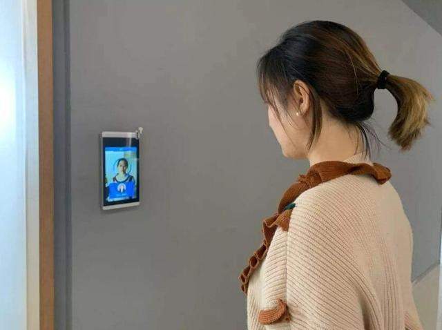 用马云照片刷脸后,只弹出4个字_进行_技术_面具