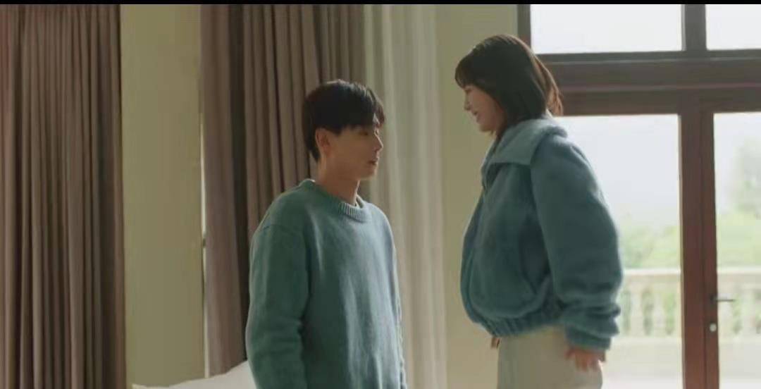 沈清|157cm的邢菲是如何扑倒188cm的胡一天的！身高不够茶几来凑！哈哈