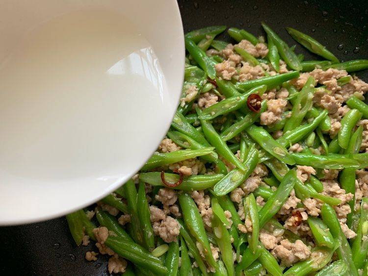 如何挑选炒菜油 84bf35d1775b40c196d61919657dd812.jpeg