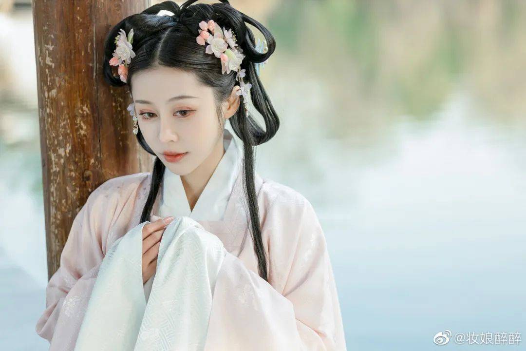 发型汉服小仙女：?想借一缕春风，追赶你和心动
