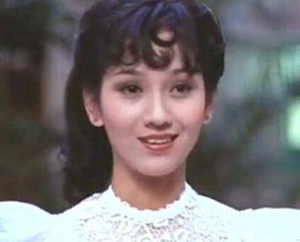 女星18岁照片刘亦菲一身仙气而她的笑容过目不忘