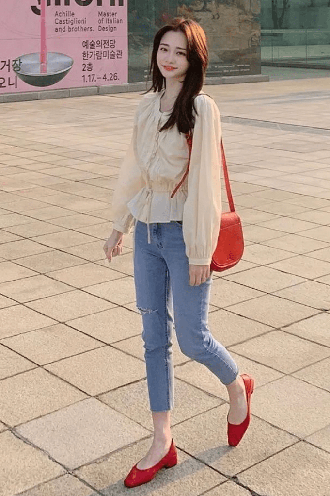 芭蕾 扔掉小白鞋,“牛仔裤+这双鞋”才是2022洋气穿搭!