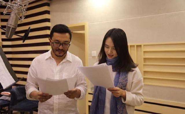 在富大龙默默无闻的时候饶敏莉毅然决然嫁给了他,按照饶敏莉的条件