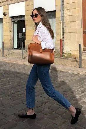 芭蕾 扔掉小白鞋,“牛仔裤+这双鞋”才是2022洋气穿搭!