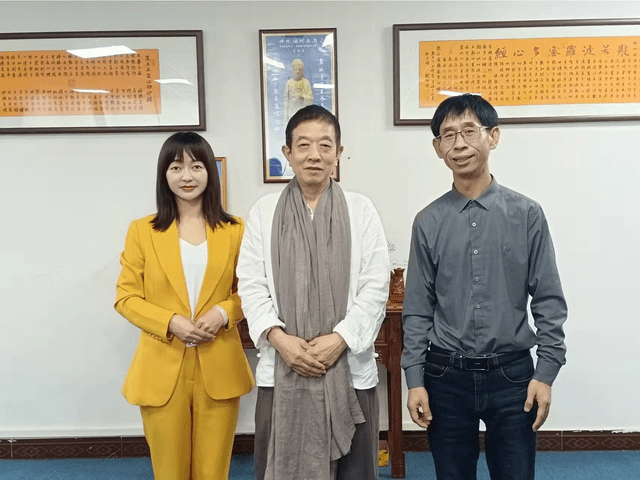 广东中山(暴鹏)日前,中医专家罗俊卿教授来到广东省迪艾生光电技术