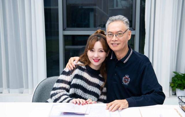 对比金晨金莎爸爸的期待,萧亚轩黄皓相处让人意外,真的相信爱了_女儿