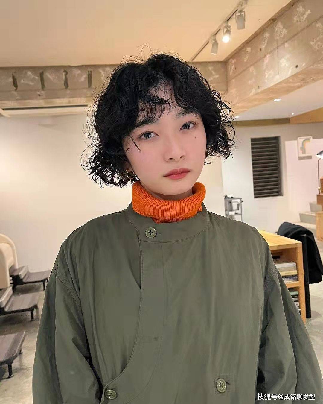 卷发10款日本普通女生的生活发型，简单自然又接地气，显发量又好看