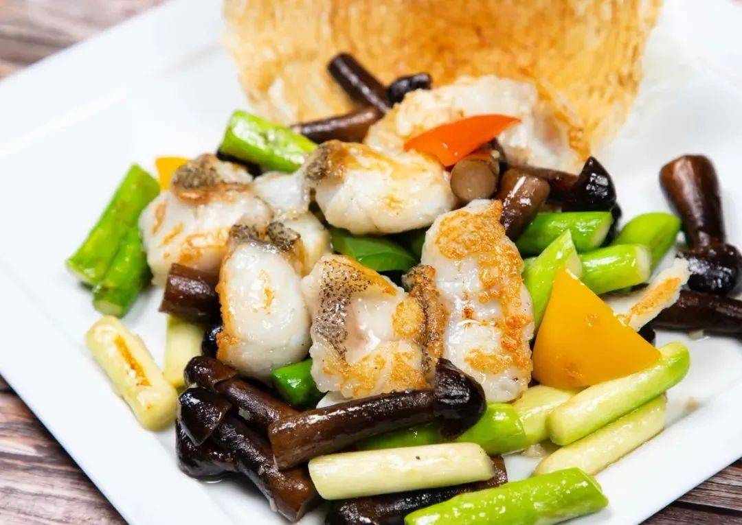 寿眉脆皮牛肩松露汁百花酿羊肚菌松露鹿茸菌鸡汤秒灼象拔蚌扒菌皇花胶