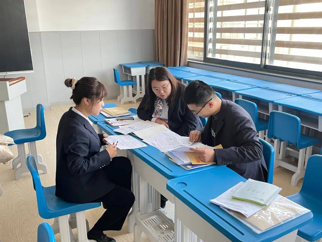 东阿县南湖行知学校专家教师赴济南市园博园高级中学送课帮扶活动