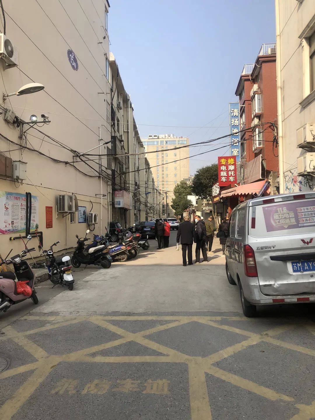 微靖江守旧的人守在华侨新村