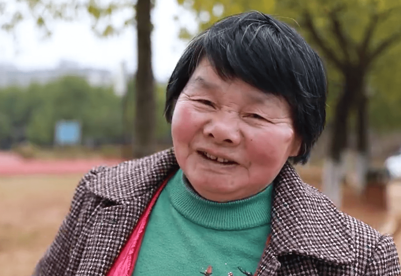 65岁扫地大妈,突然变身"大学老师",学校给出的理由很霸气_学历_的能力