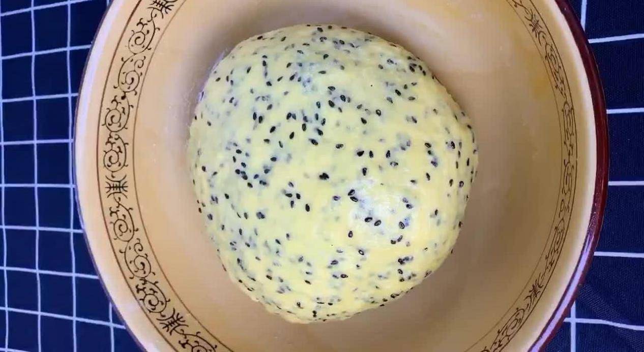 方法|1款香酥诱人的小零食，口感香甜酥脆可口，做法简单成品类似麻花