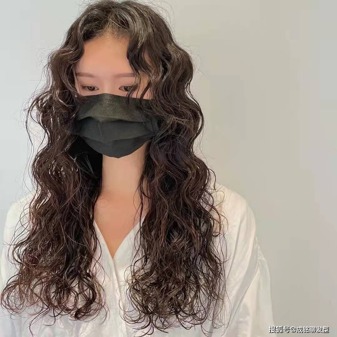 卷发10款日本普通女生的生活发型,简单自然又接地气,显发量又好看