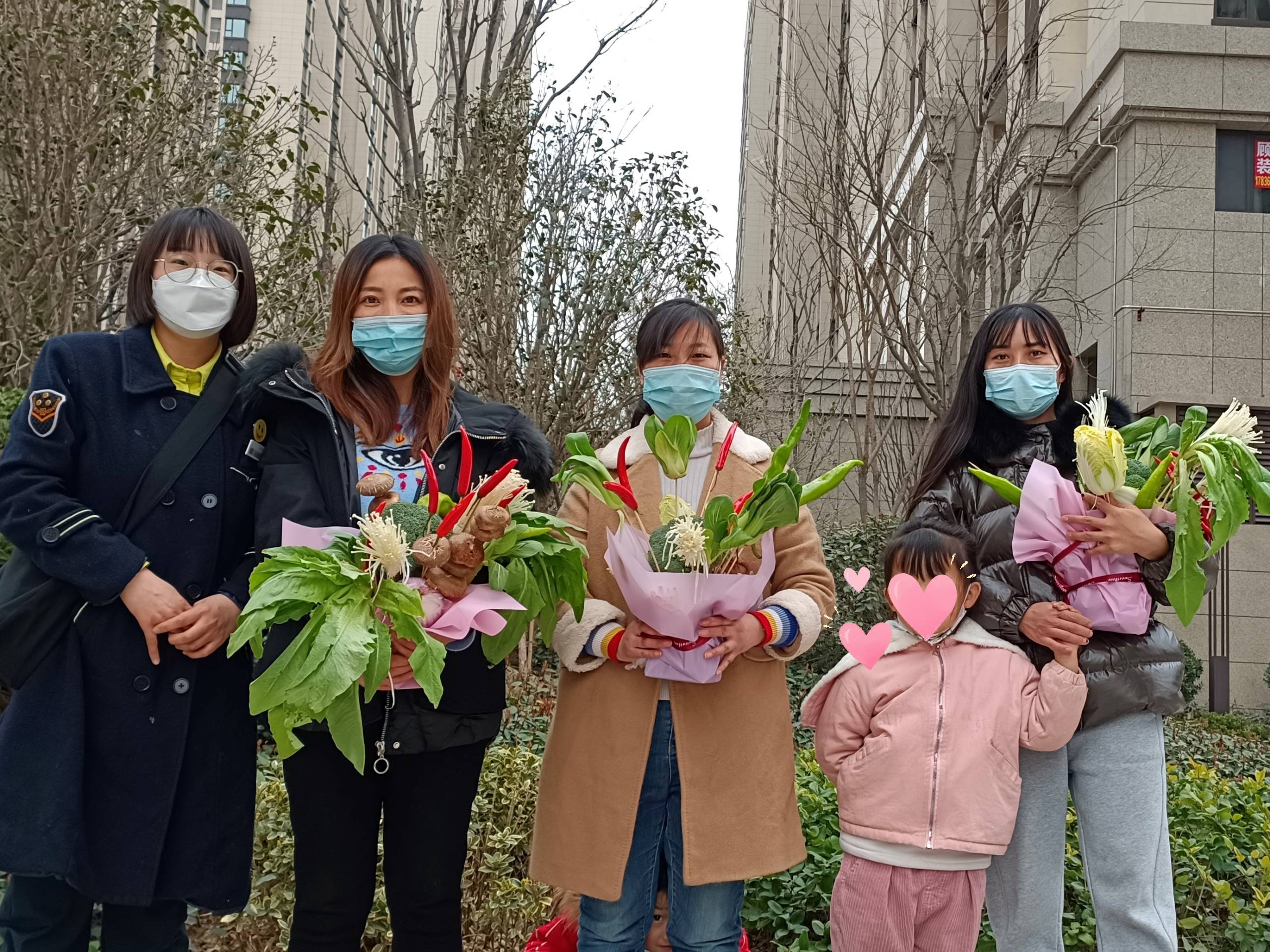 暖心女神节,郑州万科物业为业主准备特"蔬"惊喜