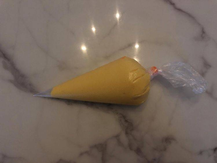 面包|家人迷上了这个早餐包，松软的外皮包裹着浓香的馅料，太美味了