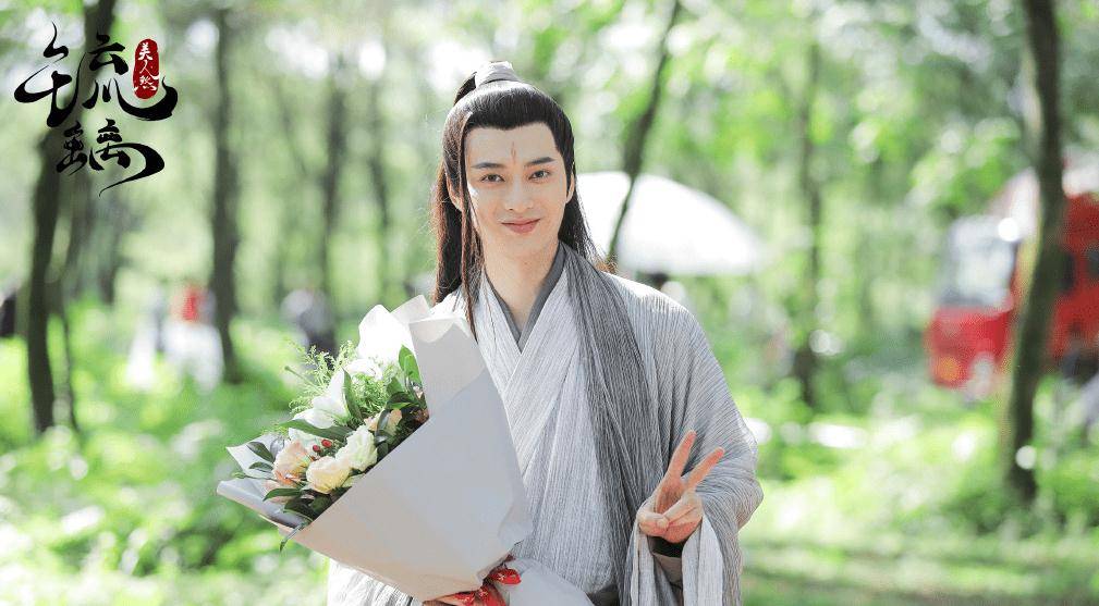 北影硕士生,接连出演《锦衣》《琉璃》,年近30岁的他终于要红_韩承羽