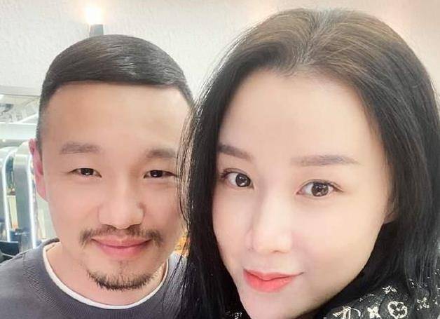 黄金时代她是霸屏女主，杨幂都给她做过配角，却因整容“蛇精脸”无戏可拍