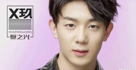 单眼皮内娱最假双眼皮PK，就差割到脑门了，生怕别人看不出是割的？