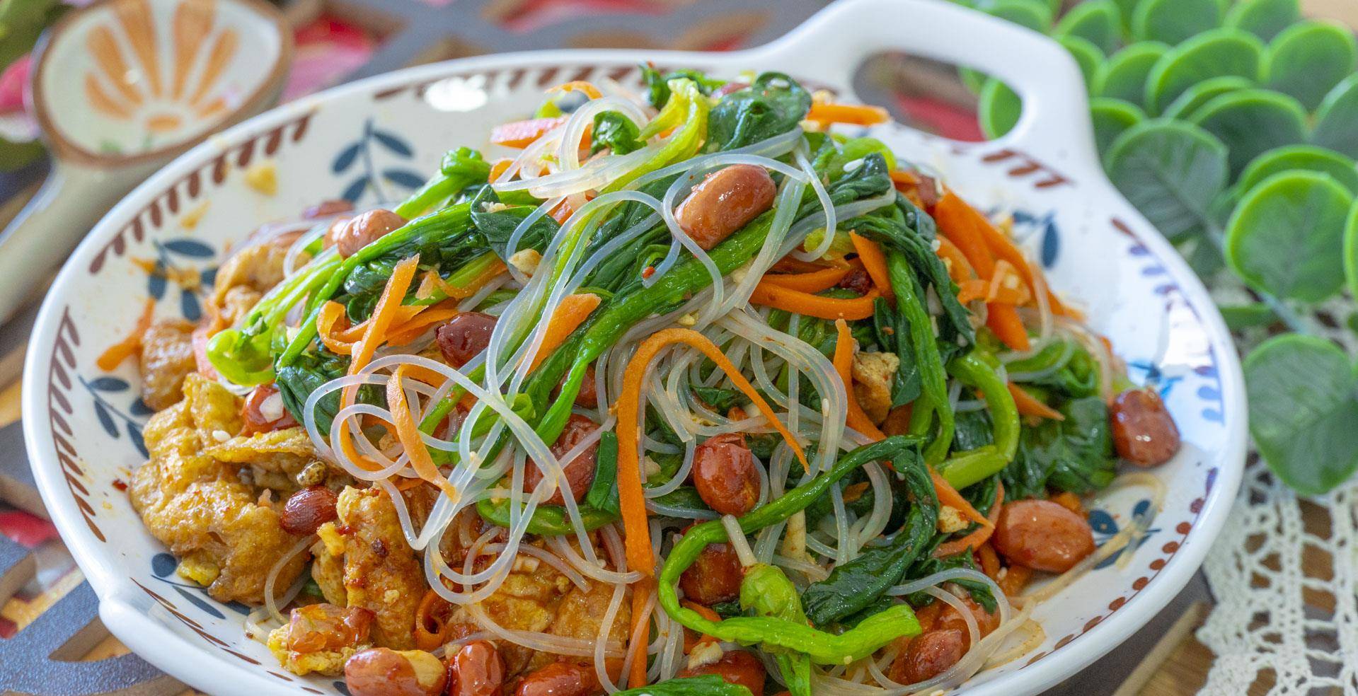 加入适量|爱美的女人，建议多吃“4红3黑2绿”，含铁量高，春季常吃气色好