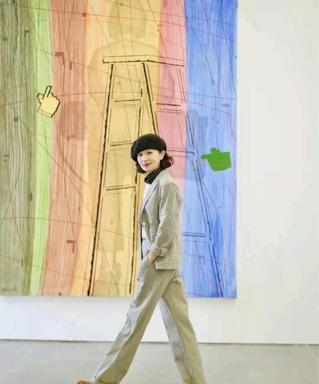 质感 50岁的女人,穿裤子要避免3不要,显胖没质感,看三木妈妈就知道