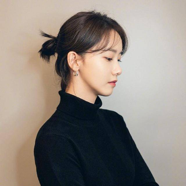 发型孙俪难得赶时髦一次，38岁一身少女风搭配好高级，但发型太拖后腿