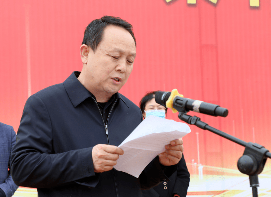 环境保障单位代表,文安驿镇党委书记王江虎作表态发言施工企业代表
