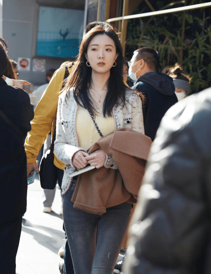 显得 原来上海女孩这么会穿！不用奇装异服就很好看，时尚感“一绝”