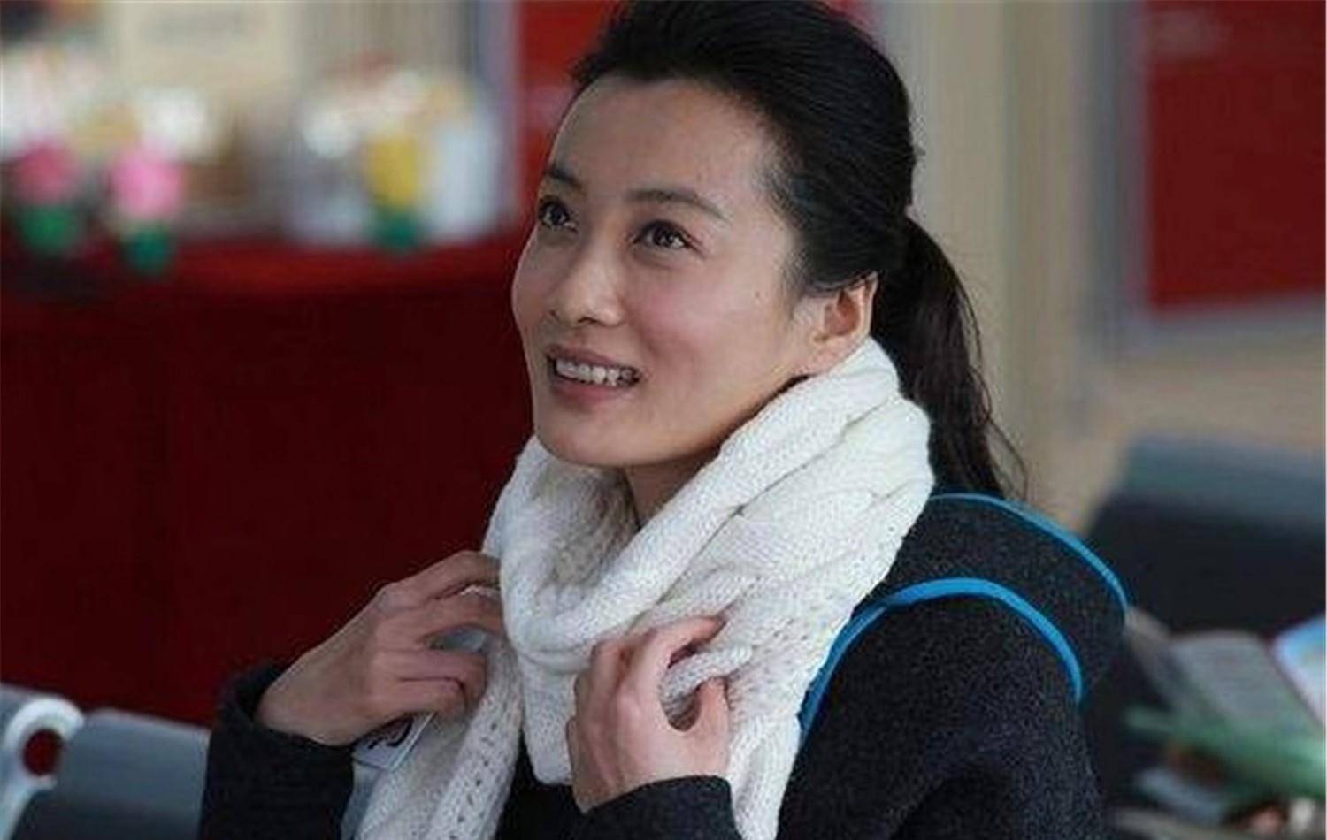 刚毕业就出演《奋斗》,出道12年不红还改了名,如今35岁长这样_徐梵溪