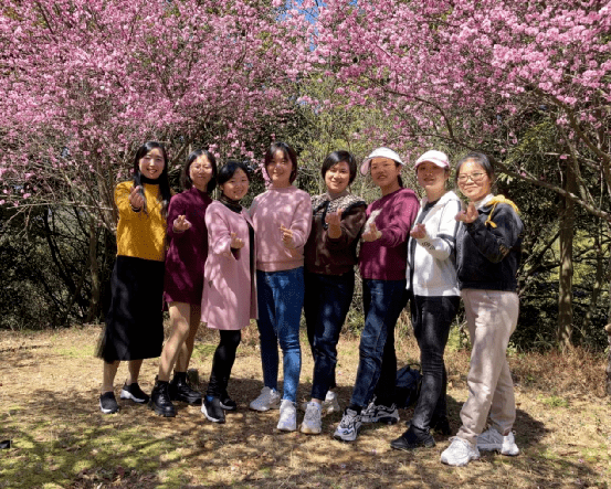 与美丽同行向快乐出发兴国三中欢庆三八妇女节活动